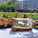 U Zaječaru sve je spremno za Uskrs: Šarena jaja i ukrasi obojili centar i pijacu 4