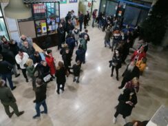 I posle 20 časova gužve ispred biračkih mesta 9