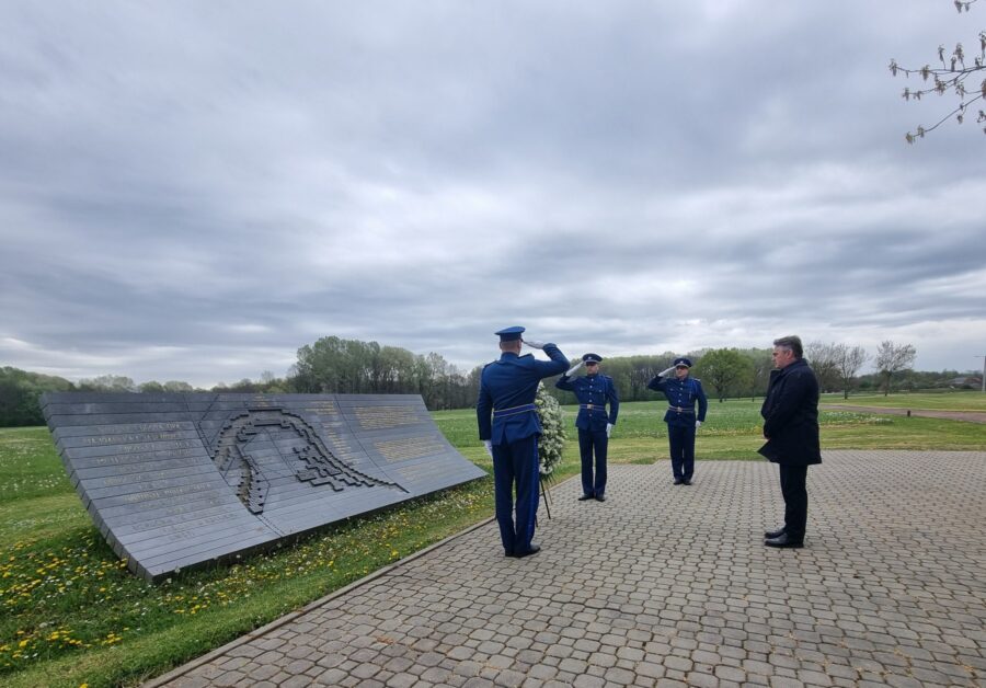 Komšić u Donjoj Gradini: Antifašizam temeljna vrednost oko koje se moramo okupiti 2 Komšić u Donjoj Gradini: Antifašizam temeljna vrednost oko koje se moramo okupiti 2