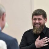 "Vučića poštuje kao starijeg brata, preti novinarima, aktivistima za ljudska prava, svoju maloletnu decu šalje na front": Ko je Ramzan Kadirov, čečenski lider? 9