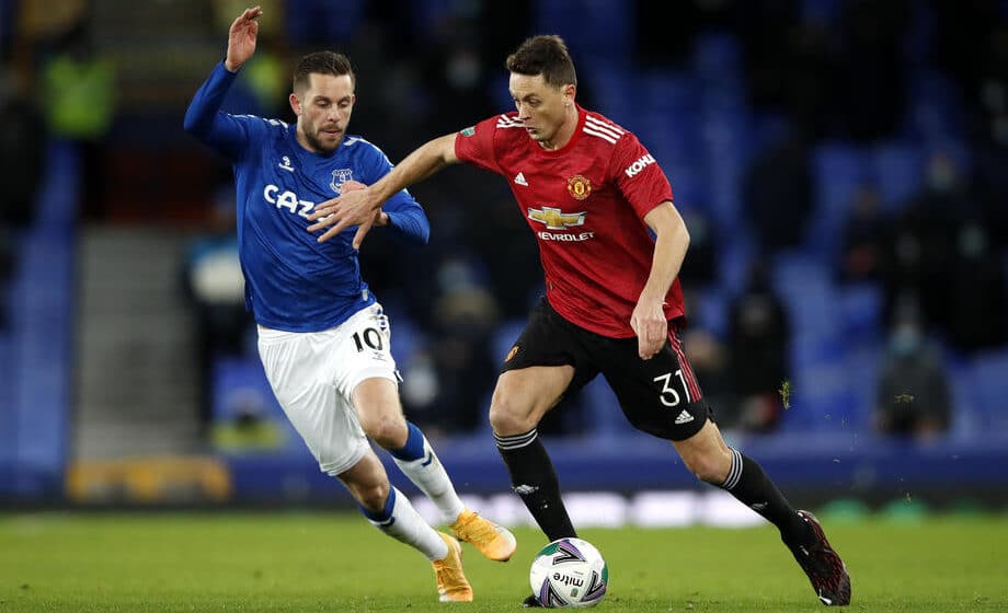 Matić na izlaznim vratima Mančester junajteda 1