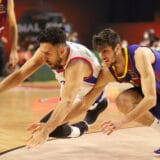 Micić rame uz rame Larkinu 10