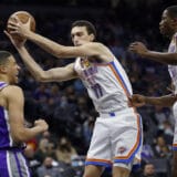 Prvi NBA tripl-dabl Pokuševskog 8