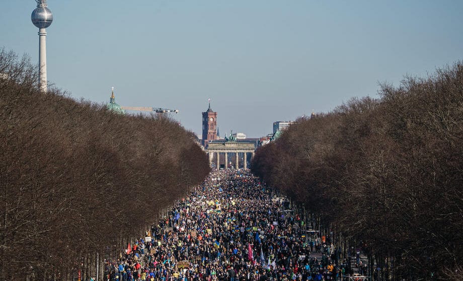 Stotine hiljada ljudi protestuje u Nemačkoj 1