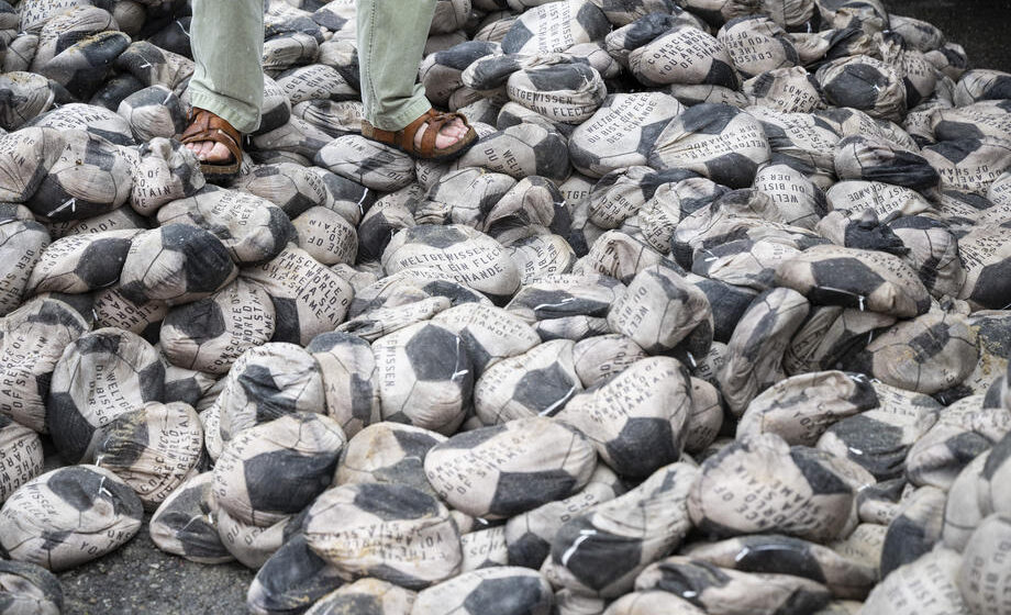 Protesti ispred sedišta FIFA 1