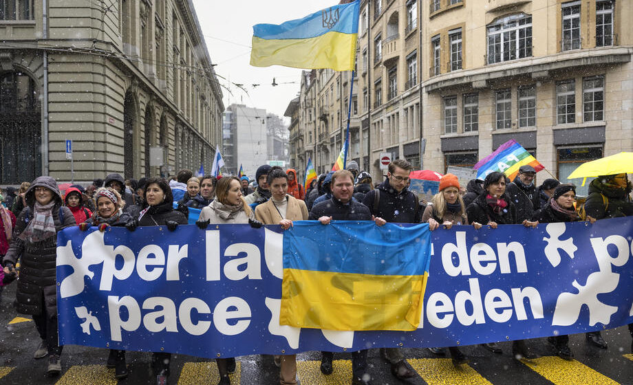 U Bernu danas nekoliko hiljada ljudi na skupu protiv rata u Ukrajini 1