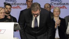 Naprednjaci proslavili sa tortom na kojoj Vučić izlazi iz frižidera (FOTO) 3