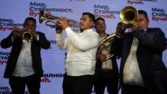 Naprednjaci proslavili sa tortom na kojoj Vučić izlazi iz frižidera (FOTO) 2