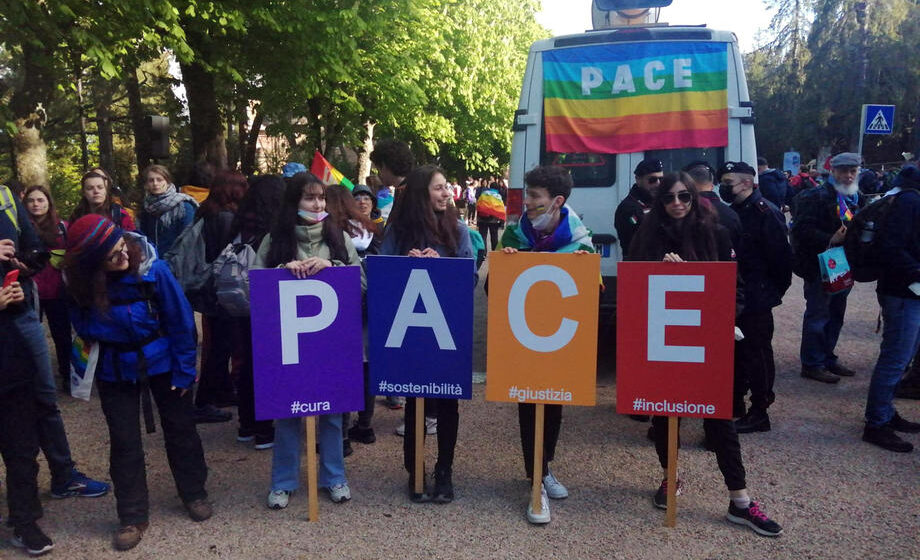 U Italiji više hiljada ljudi učestvovalo u maršu za mir u Ukrajini 1