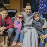 Anđelina Džoli obišla decu u Ukrajini 10