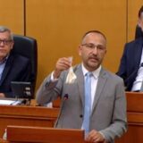 Poslanik u Saboru izvadio vrećicu belog praha: Ovo sam našao na Pantovčaku 4