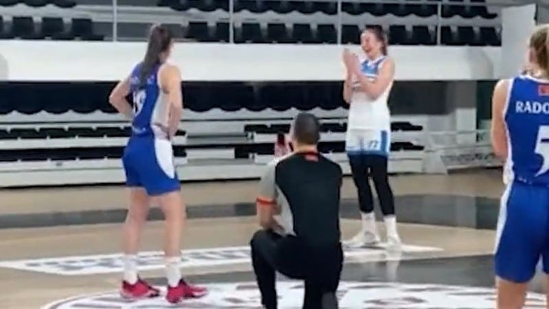 Podgorica: Sudija prekinuo meč, pa zaprosio košarkašicu 1