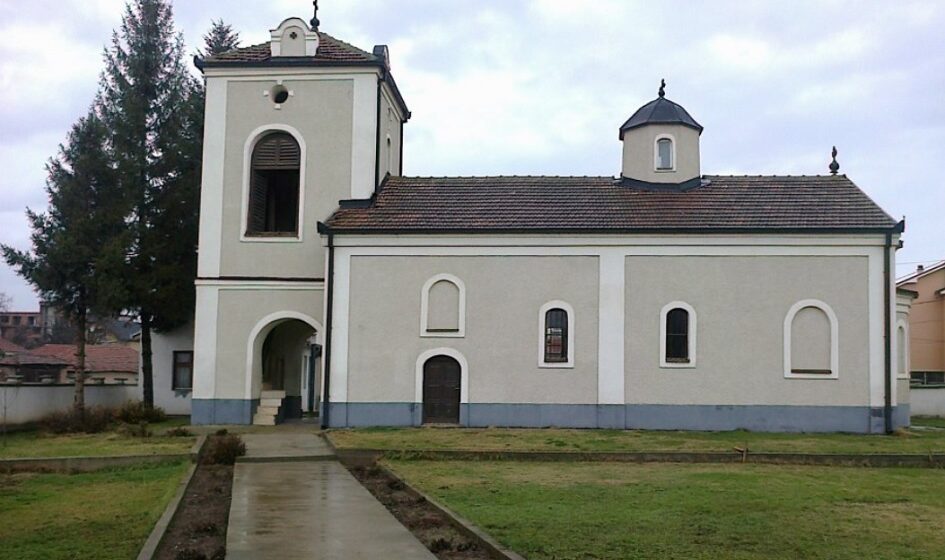 Kancelarija za Kosovo i Metohiju: Sa crkve u opštini Vitina skinuta zastava sa grbom SPC 1