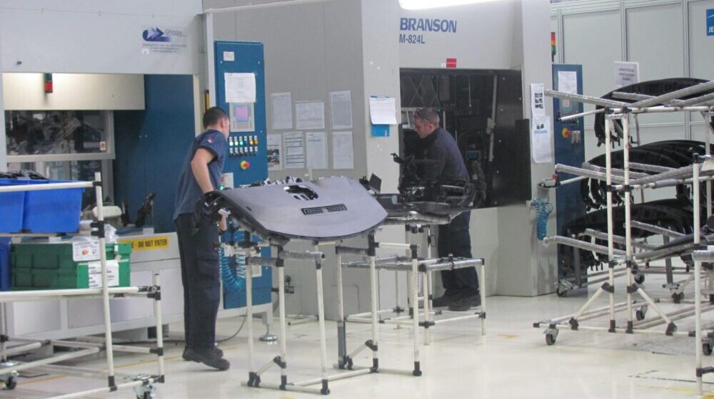 Radnici u kragujevačkim firmama koje prave komponente za automobile dele sudbinu Fijata 1