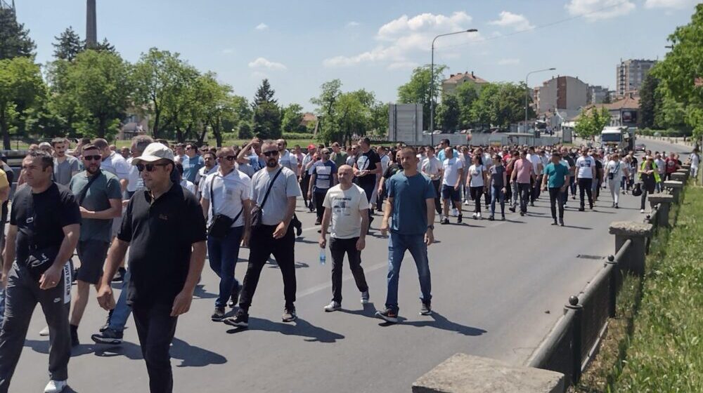 Kragujevac: Posle današnjih razgovora sa predstavnicima Vlade u Beogradu, radnici veruju da neće biti otpuštanja 1