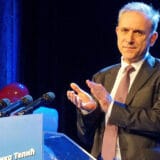 Zdravko Ponoš potvrdio pravljenje organizacije: Preko Vibera pozvao pratioce da mu daju predloge za ime 8