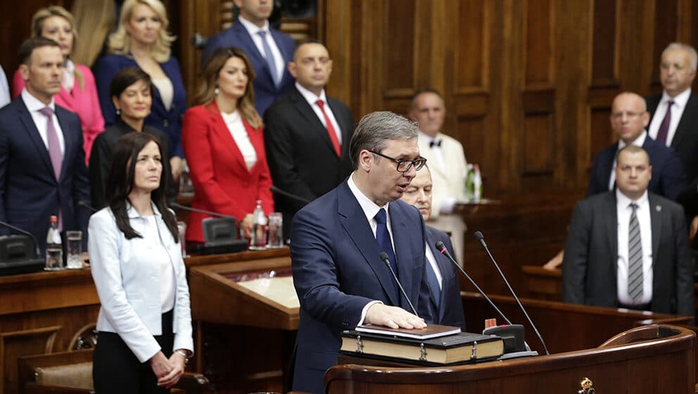 Psi, mačke, papagaji i mere za podsticanje nataliteta: Da li Vučićeve molbe o "pravljenju dece" piju vodu u stvarnom životu? 1