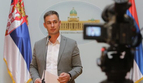 Zašto se Srbija zadužuje za još milijardu i 300 miliona evra, ako Vučić tvrdi da imamo 5 milijardi evra na računu? 4