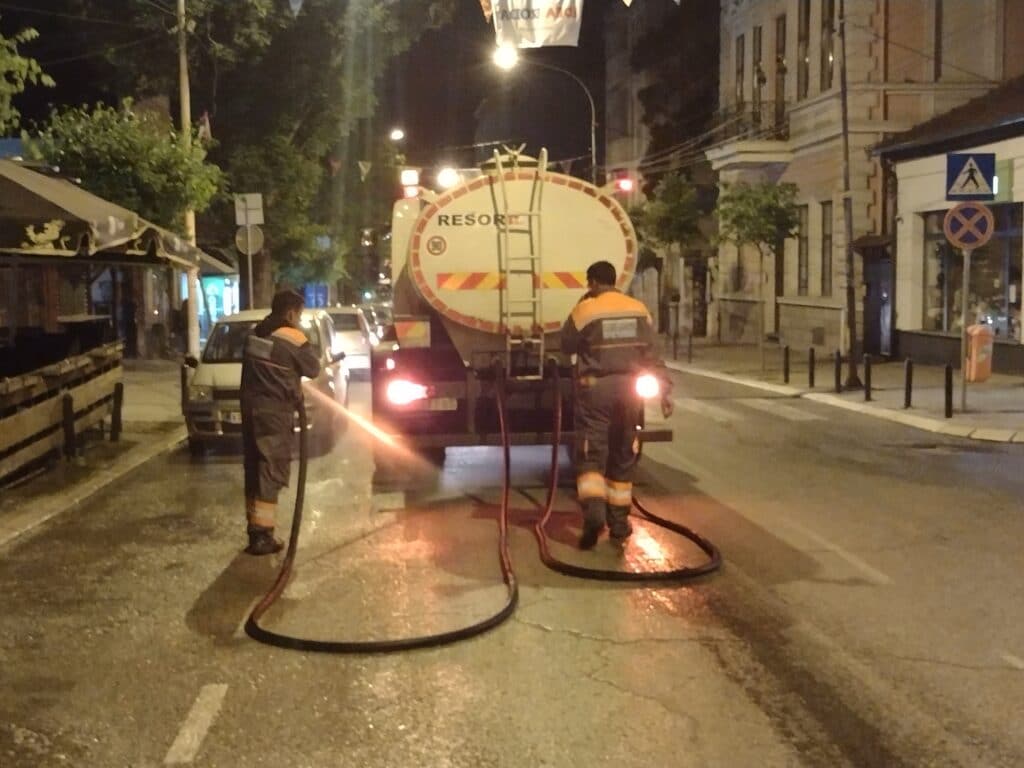 U Kragujevcu se već godinama ulice peru pijaćom vodom 5 U Kragujevcu se već godinama ulice peru pijaćom vodom 5