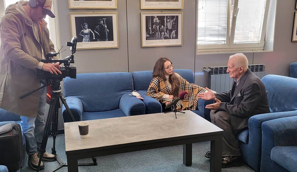 Tea Nikolić, novi član novinarske ekipe emisije "Među nama": Invalidska kolica nisu prepreka za bavljenje novinarstvom 2 Tea Nikolić, novi član novinarske ekipe emisije "Među nama": Invalidska kolica nisu prepreka za bavljenje novinarstvom 2