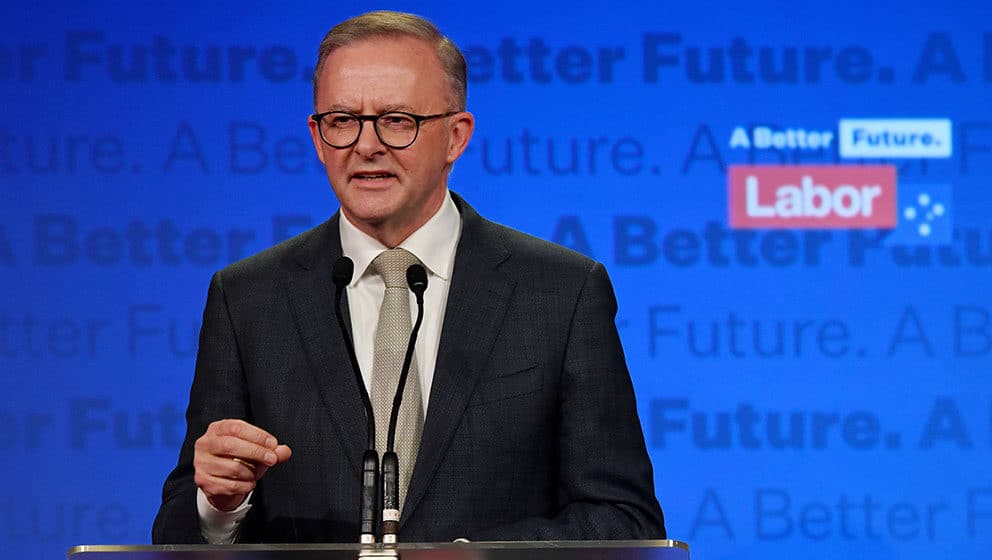 Entoni Albaniz: Levičar na čelu Australije 1