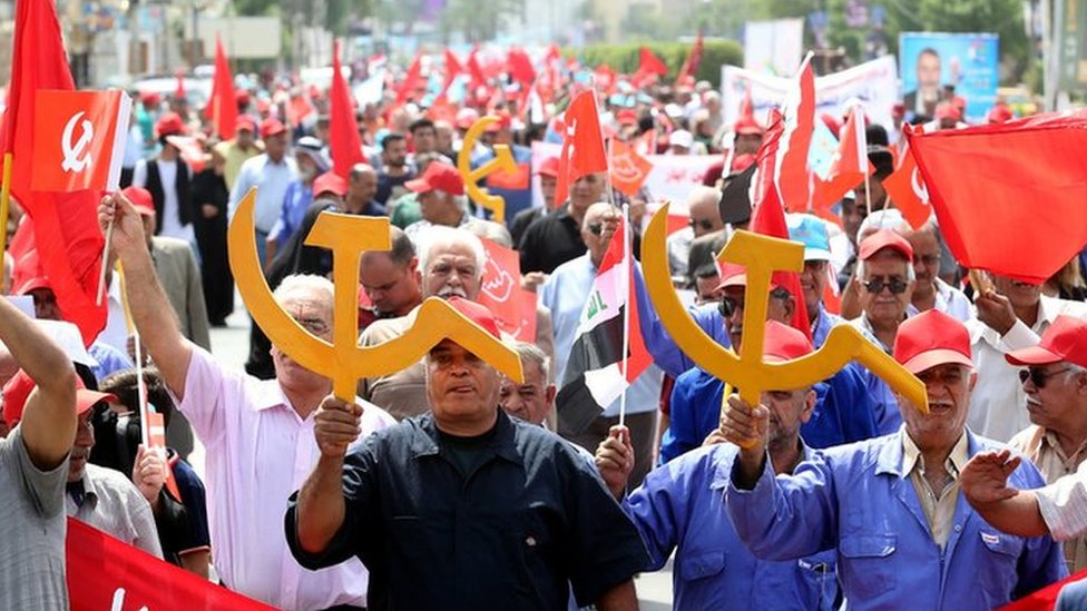 Prvi maj: Zašto baš tada obeležavamo Praznik rada 1 Članovi iračke Komunističke partije uzvikuju slogane i nose komunističke zastave i simbole na demonstracijama 1. maja u Bagdadu, u Iraku.,01 May 2018.