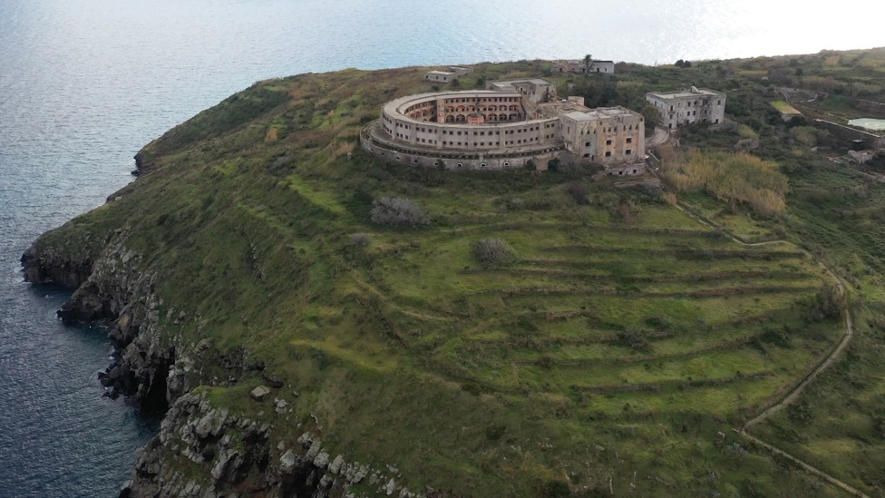 Italija, zatvor i istorija: Od zloglasne kaznene kolonije do škole za mlade političare 2 Santo Stefano