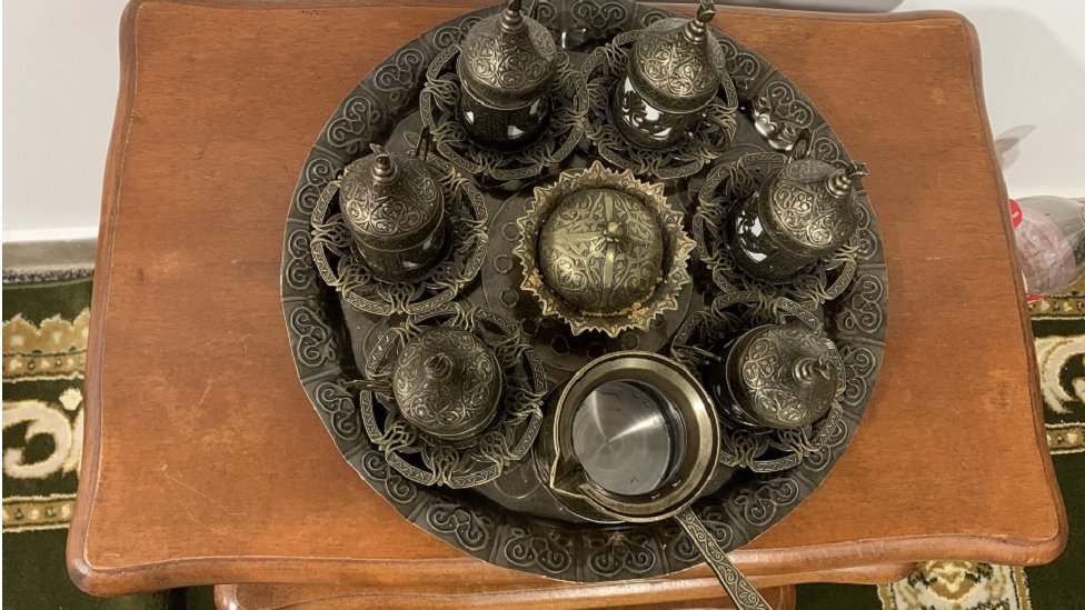 Balkan i religija: Derviši - za jedne pravoverni muslimani, za druge sekta 2 Tradicionalni set za čaj, omiljeno