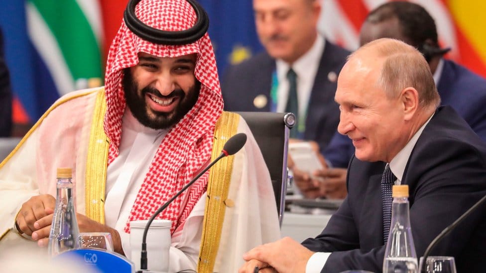 Rat u Ukrajini: Verzija o sukobu koju Zapad nema priliku da čuje 3 Russia's President Vladimir Putin (R) and Saudi Arabia's Crown Prince Mohammed bin Salman attend the G20 Leaders' Summit in Buenos Aires, on November 30, 2018