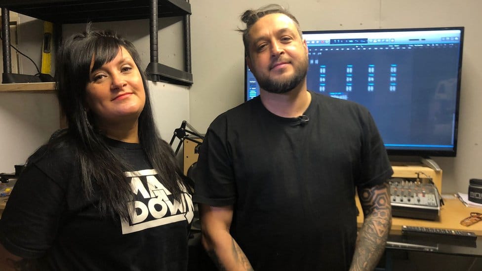 Muzičari, mentalno zdravlje i pandemija: „Od repera se očekuje mnogo hrabrosti i muškosti, razgovor o osećanjima je u suprotnosti sa tim" 1 Džema Dženison i Entoni Meki