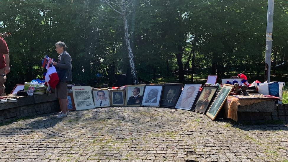Istorija i Jugoslavija: „Umro je drug Tito" - 42 godine kasnije 3 prodavci suvenira
