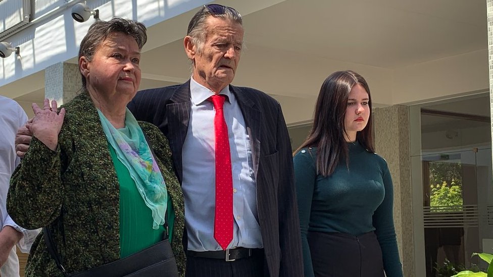 Istorija i Jugoslavija: „Umro je drug Tito" - 42 godine kasnije 7 joška broz na grobu dede