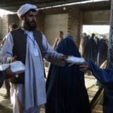 Voditeljke avganistanskih televizija povinovale se naređenju i prekrile lice 10