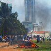 Protesti, politika i nasilje: Sedmoro poginulo u Šri Lanki, zapaljene kuće političara, premijer podneo ostavku 8