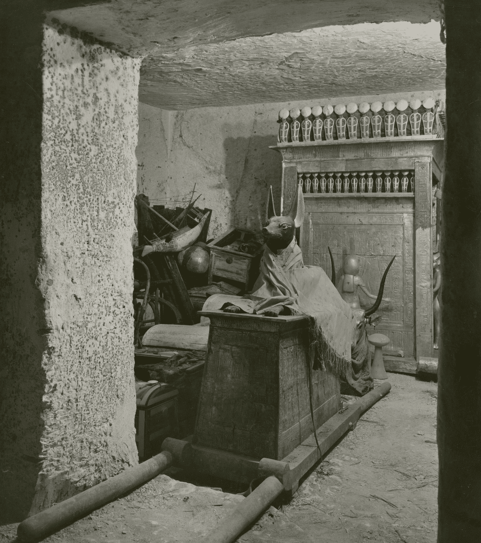 Arheologija i istorija: Arhiva baca novo svetlo na otkriće Tutankamona pre 100 godina 11 A storeroom known as the Treasury, inside Tutankhamun's tomb
