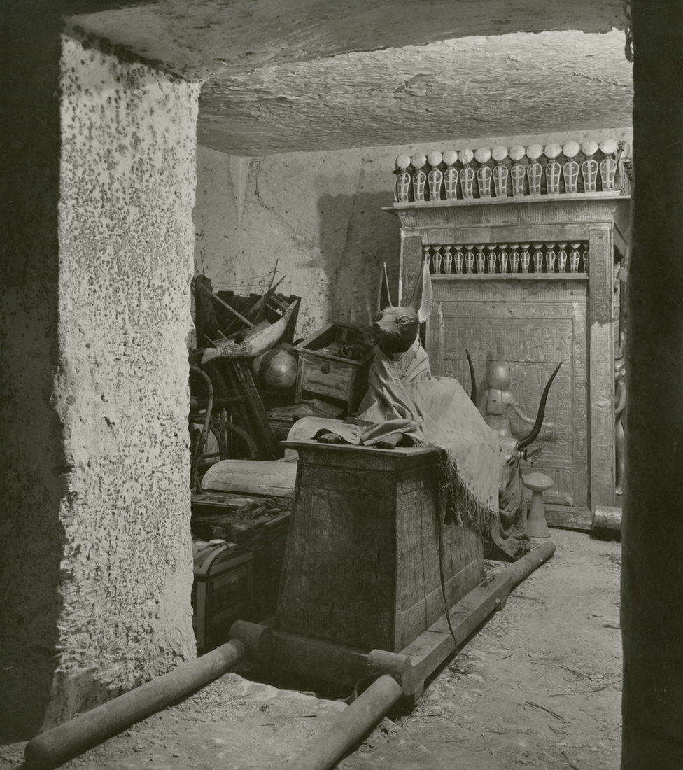 Arheologija i istorija: Arhiva baca novo svetlo na otkriće Tutankamona pre 100 godina 11 A storeroom known as the Treasury, inside Tutankhamun's tomb