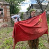 Ukrajina i Rusija: Ukrajinka sa zastavom SSSR postala kulturni fenomen u Rusiji - šta ona o tome kaže 4