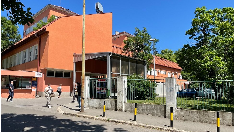 Dojave o bombama u Srbiji: Nižu se prijave, prvi put na meti bolnice, vlast tvrdi da se protiv Srbije vodi „specijalni rat" 1 KBC Zvezdara