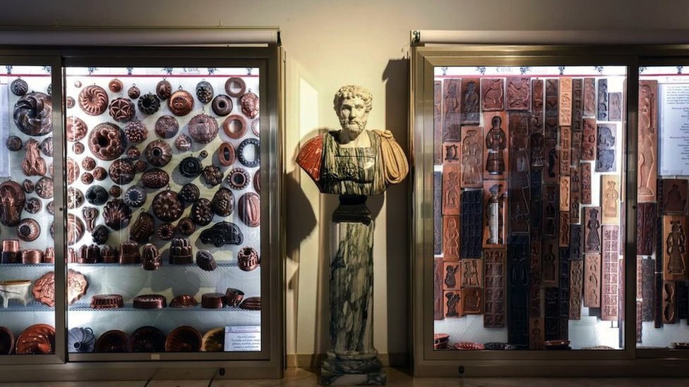 Italija i hrana: Muzej u Rimu posvećen kuvanju čuva brojne tajne 2 U Muzeju kuvanja (Museo della Cucina) izložena su kuhinjska pomagala korišćena za spremanje jela za svečane prilike - kolače, čokoladu, sladoled ili peciva