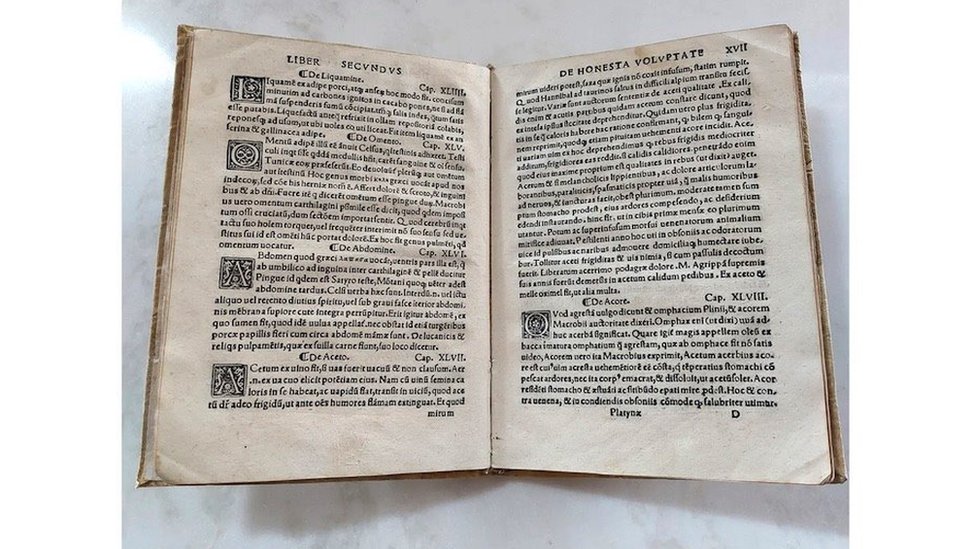 Italija i hrana: Muzej u Rimu posvećen kuvanju čuva brojne tajne 4 U muzeju je izložen Platinino delo „O časnom zadovoljstvu i zdravlju", najstariji kuvar štampan u velikom tiražu