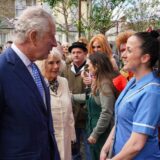 Velika Britanija i kraljevska porodica: Princ Čarls i Kamila specijalni gosti britanske TV sapunice 35