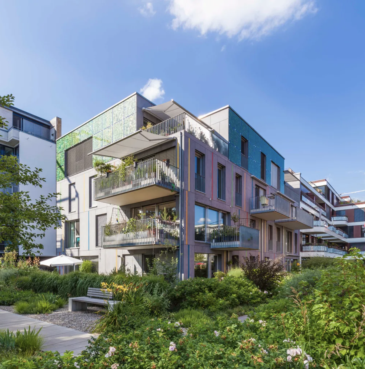 Grad je poznat po tome da je inovativan i zelen, sa savremenim stambenim rešenjima pravljenim da budu energetski efikasna