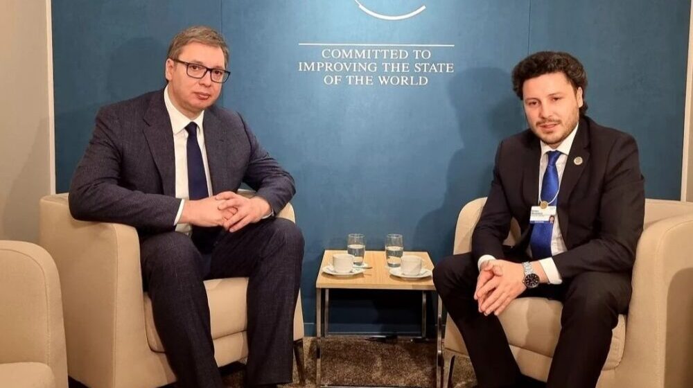 Vučić sa Abazovićem u Davosu: Pozvao sam ga da se pridruži Otvorenom Balkanu 1