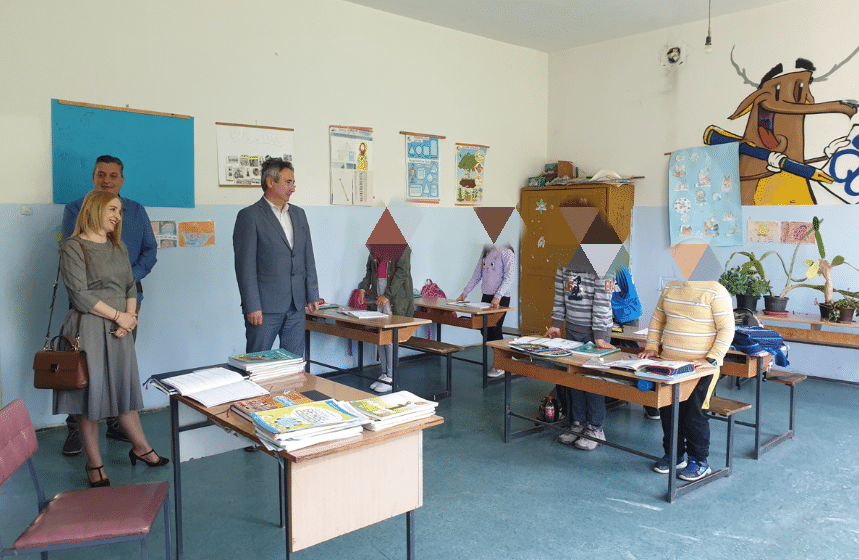 Rekonstruisani toaleti i zamenjena stolarija na školi u Vlasu kod Vranja 1