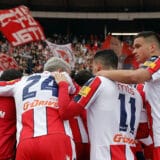 Zvezda pažljiva sa "redovnim mušterijama" 15