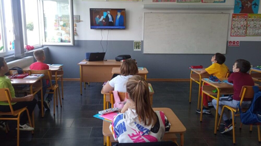 Čajetina: Reciklažom limenki do 15 novih školskih klupa 1