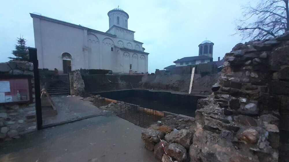 Bizaran slučaj u Arilju: Crkva gradi palionicu, građani tvrde da im deca nalaze kosti i lobanje po gradu 2