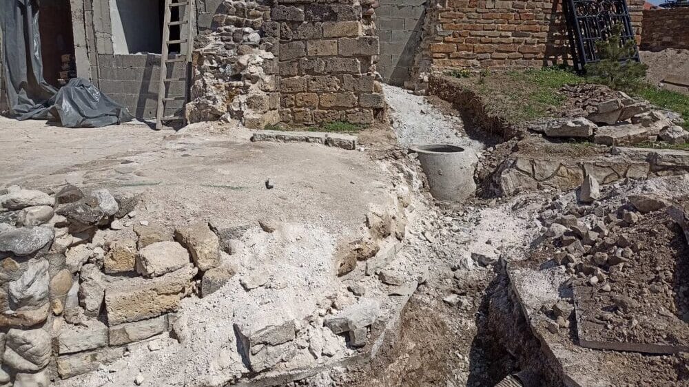 Bizaran slučaj u Arilju: Crkva gradi palionicu, građani tvrde da im deca nalaze kosti i lobanje po gradu 3
