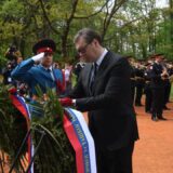Polaganjem venaca na grobnom polju Topole počelo obeležavanje Dana sećanja u Donjoj Gradini 3