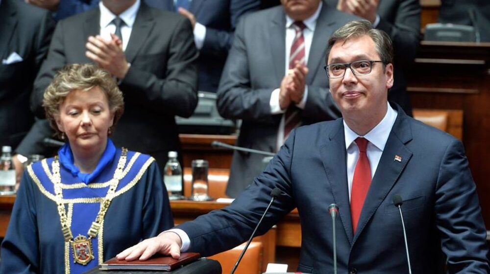 "Histerično skandiranje, 'Aco Srbine', a Vučić možda pusti i suzu": Kako teku pripreme za inauguraciju i zašto predsednik kaže da od njega "nema niko ponosniji" 1